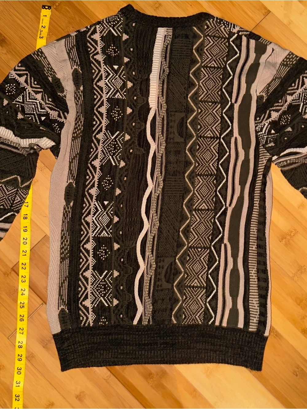 Cotton On Garments Men’s Geometric Knit Sweater Size M Black Gray Beige